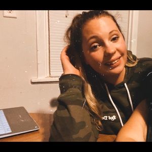 Meet your Posher, Alexis